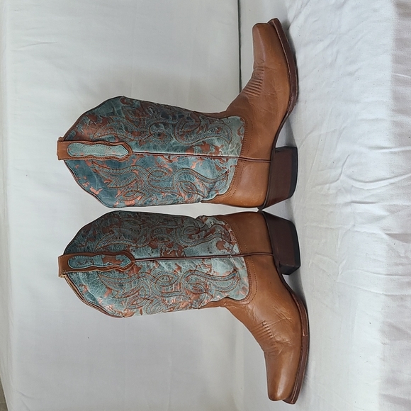 Boots - Picture 9 of 11